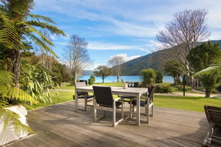 Cottage with garden view