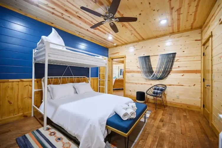 Massive Hochatown Lodge w spa Basketball More