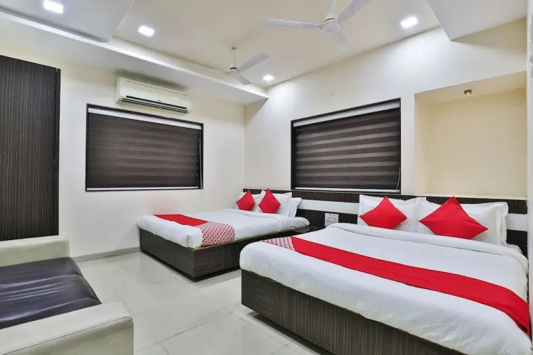 Varma Palace By OYO Rooms