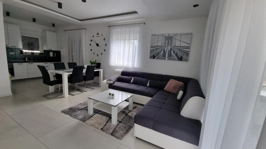 Holiday House Gavran