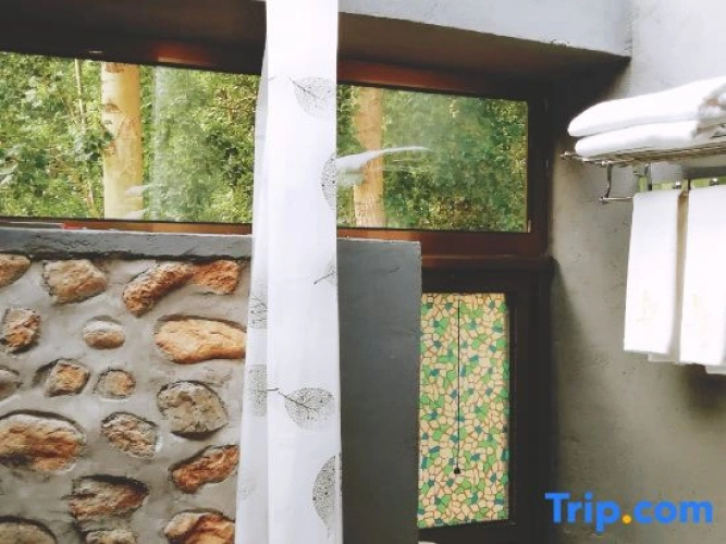Moshanghuakai Homestay