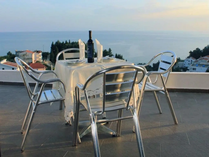 Family Apartment with balcony and with sea view