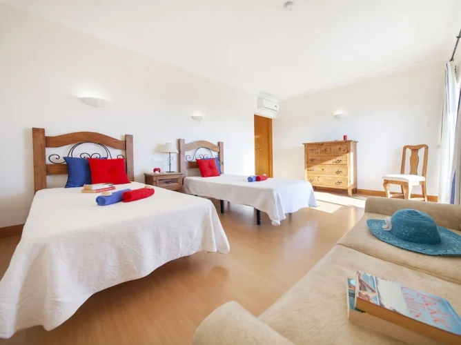4 Bedrooms Villa with sea view