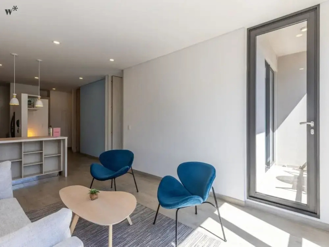 w Stylish 1BR in Chic