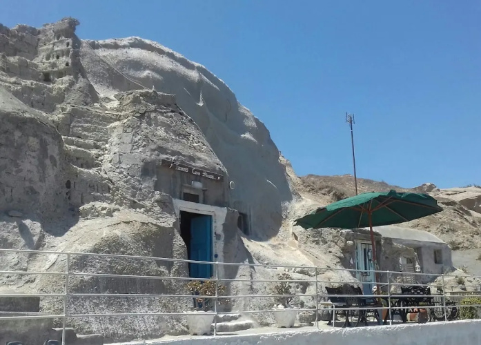 Tzannis Cave House