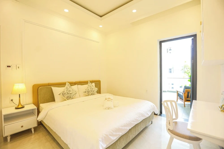 Standard Double room with balcony and with city view
