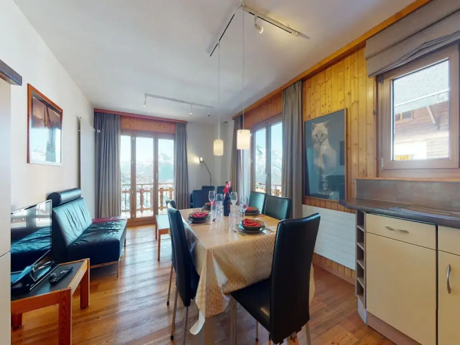 Apartment With Front Balcony