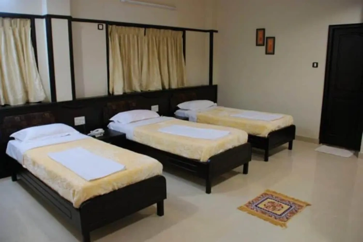 Standard Triple room