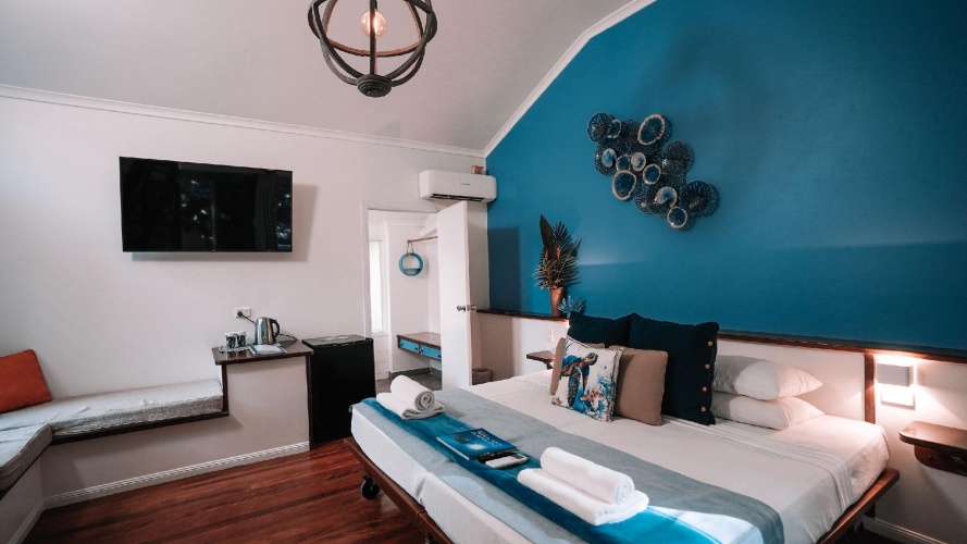 Standard Triple room with view