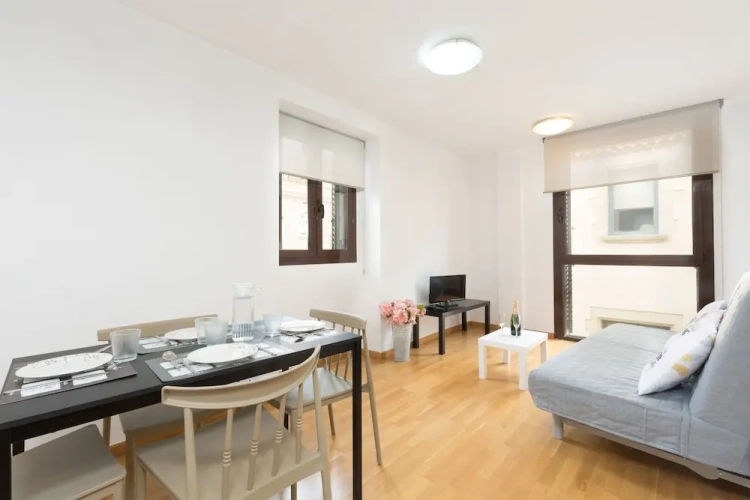 2 Bedrooms Apartment
