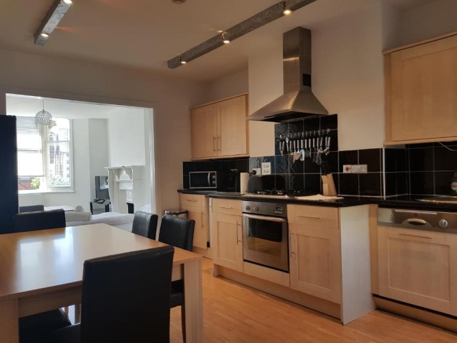 2 Bedrooms Apartment