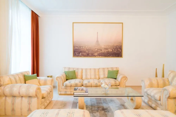 3 Bedrooms Apartment