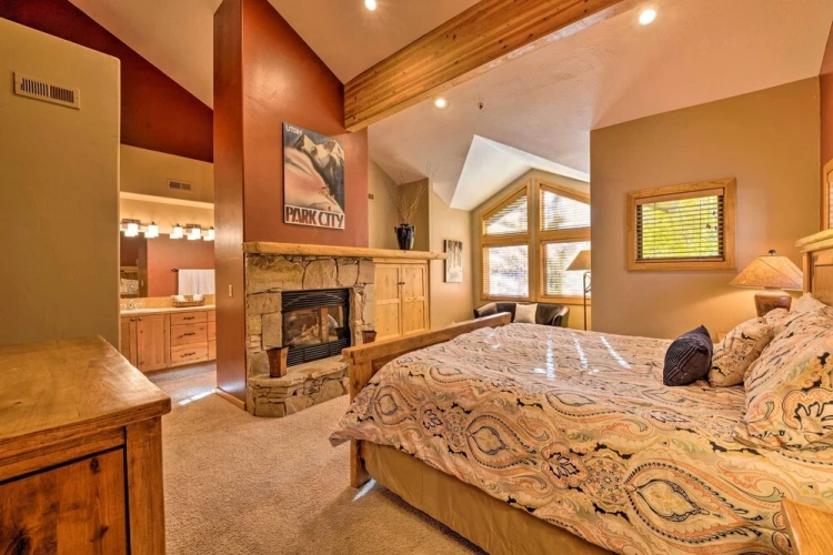 4 Bedrooms Apartment