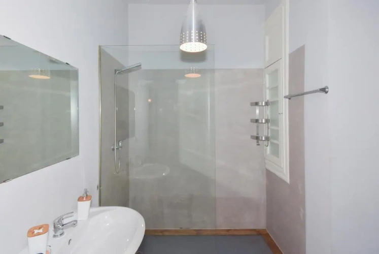 3 Bedrooms Apartment