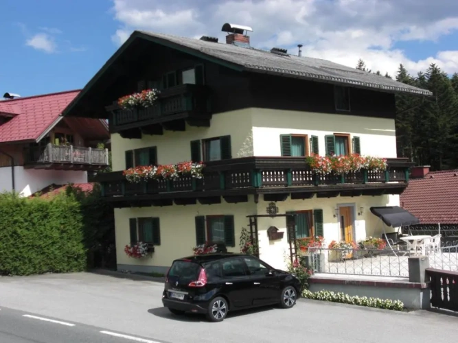 6 Bedrooms Cottage