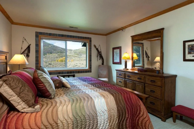 Mountain-View Beauty by RedAwning