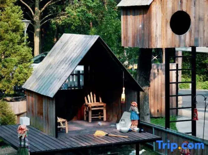 Duck Farm · The Lodge In Woods