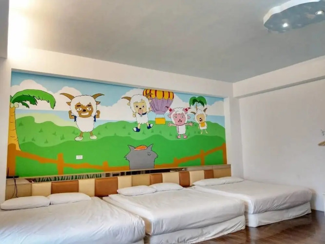 Happy Corner Hotel Overview