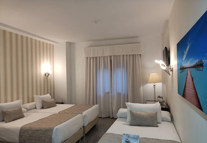 Standard Triple room