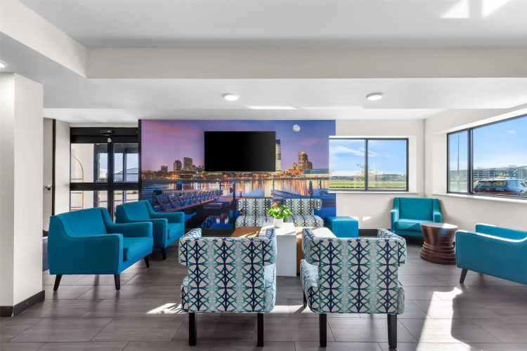 Clarion Pointe Milwaukee Airport