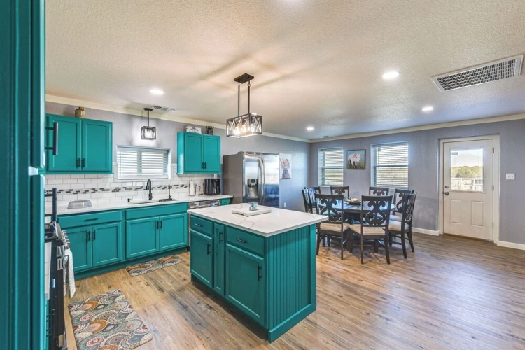 4 Bedrooms Cottage