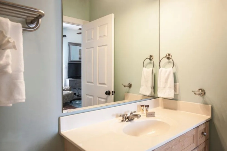 Cozy Seacrest Studio Condo by RedAwning
