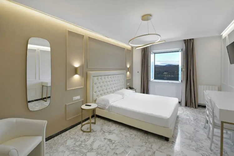 1 Bedroom Standard room with lake view