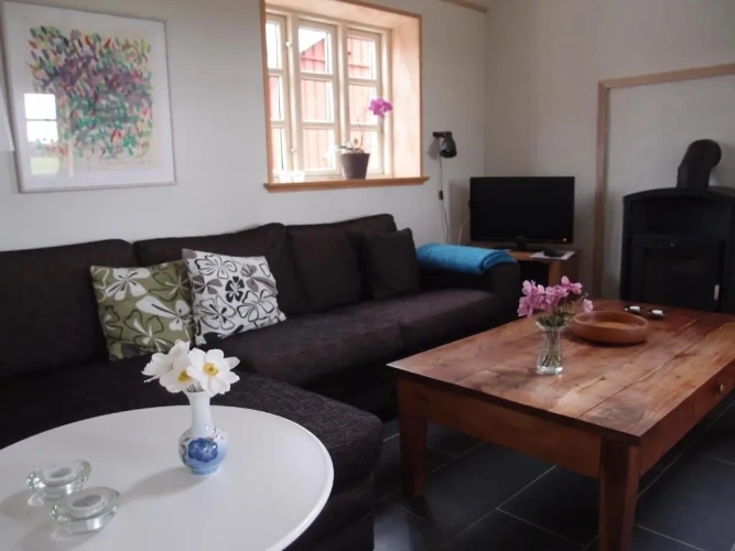 2 Bedrooms Cottage