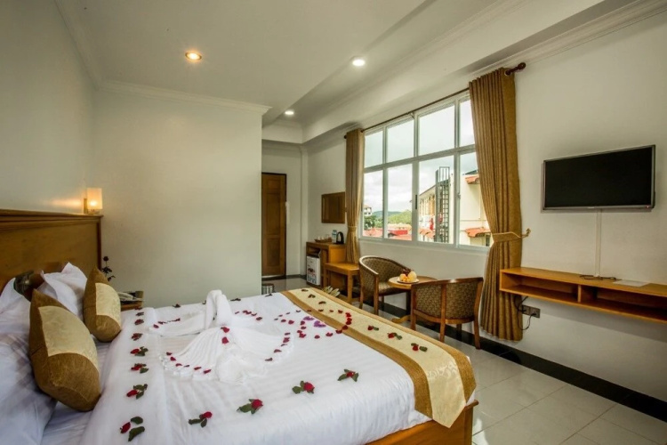 Shwe Pyi Thain Kha Hotel