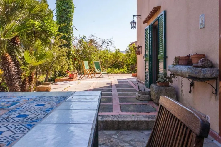 4 Bedrooms Cottage
