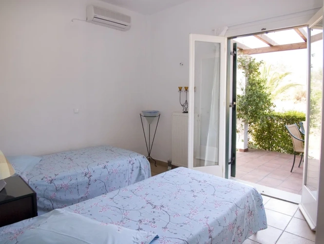2 Bedrooms Apartment with mountain view