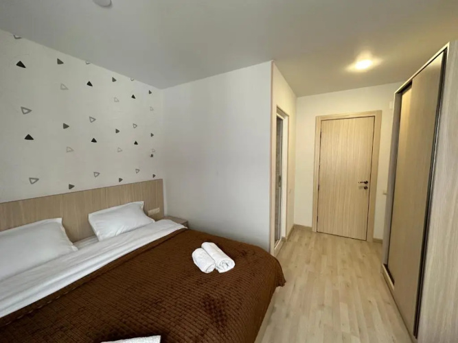 5 Bedrooms House