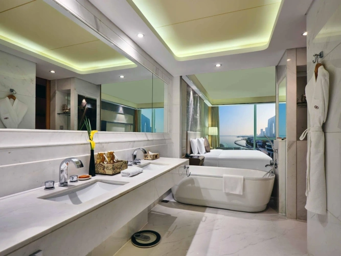 Standard Double Club room with lake view