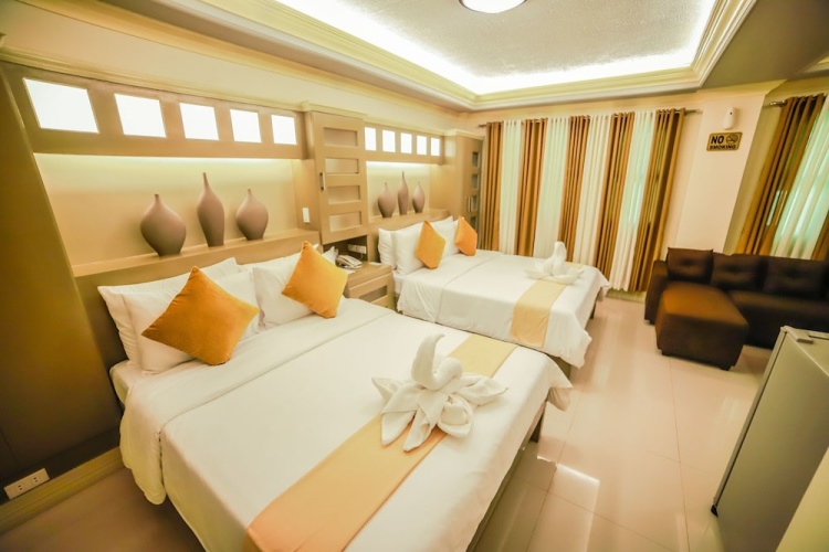 Quadruple Family Suite