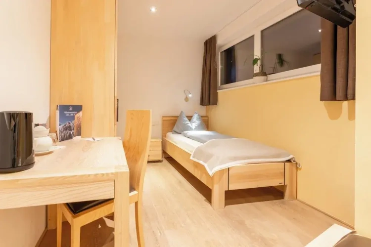 Economy room