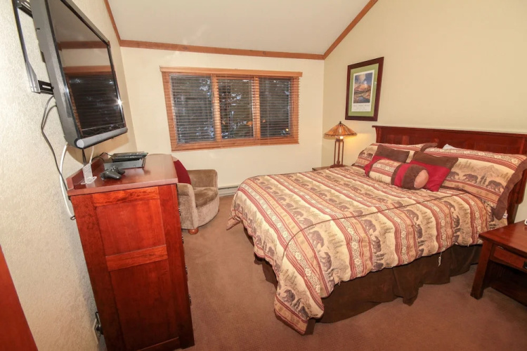 Mountainback #52, Loft, Corner 3 Bedroom Condo