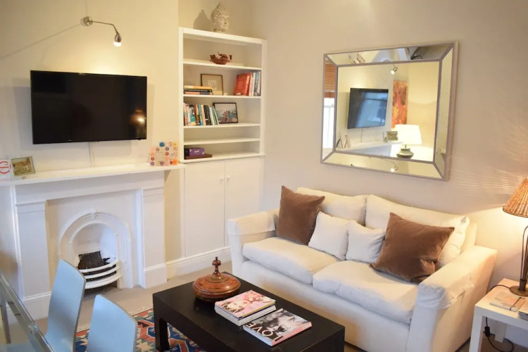 2 Bedroom Flat in Battersea Sleeps 4