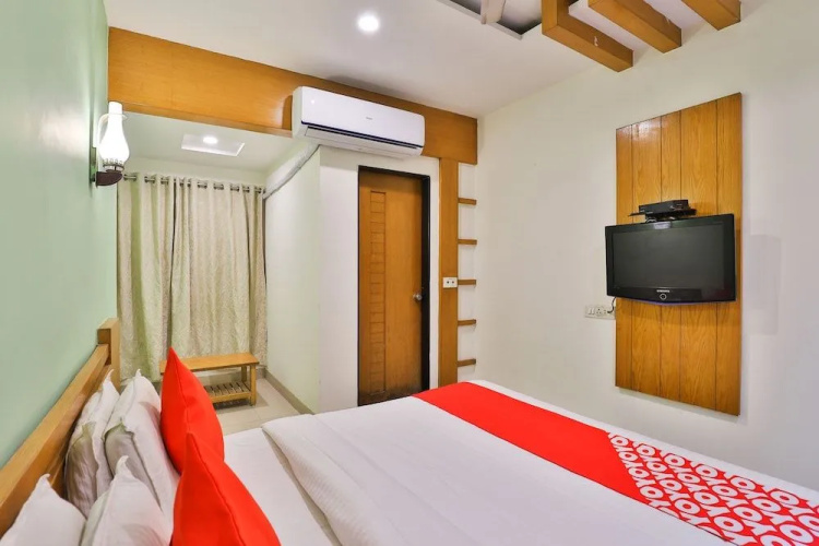 OYO 22419 Hotel Summit