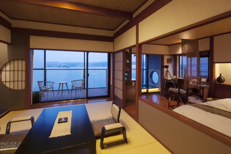 Naniwa Issui