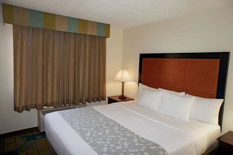 La Quinta Inn & Suites by Wyndham St. Pete-Clearwater Airpt photo 7
