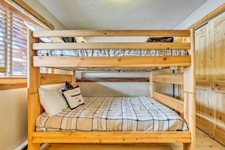 Silverthorne Ski Base w/ Mtn Views: Walk to Trails