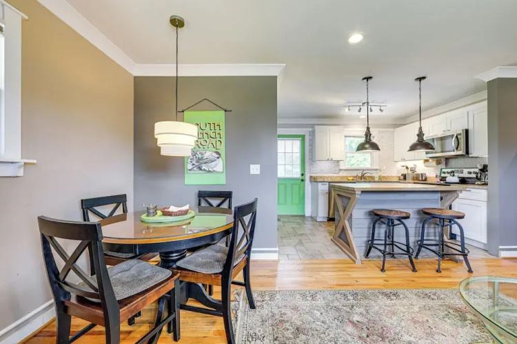 River Arts District Home - Walk to Downtown!