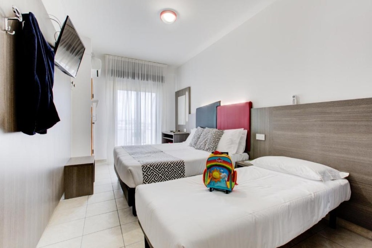 Standard Triple room with balcony