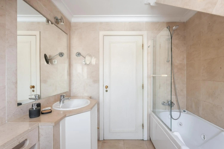 FLH Chic Chiado Exotic Spacious Residence