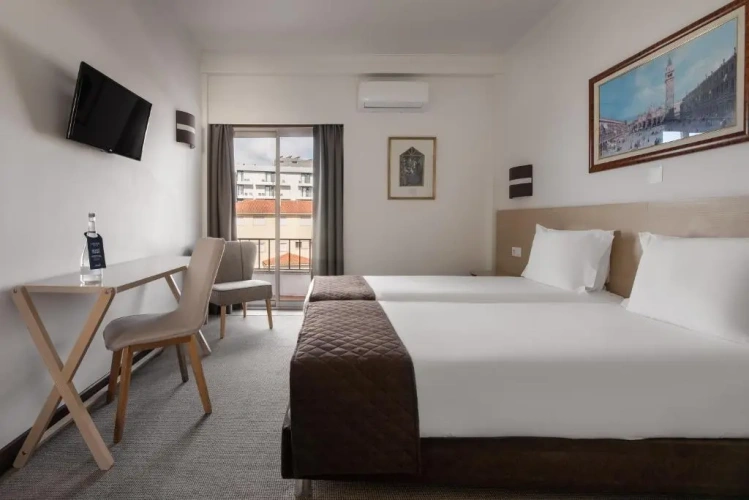 Standard Twin room with balcony