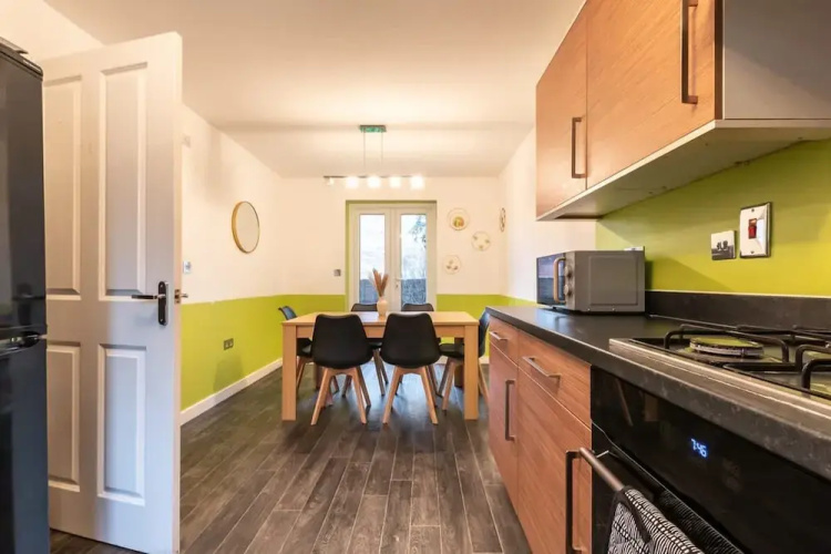 Host Stay Moresby Way