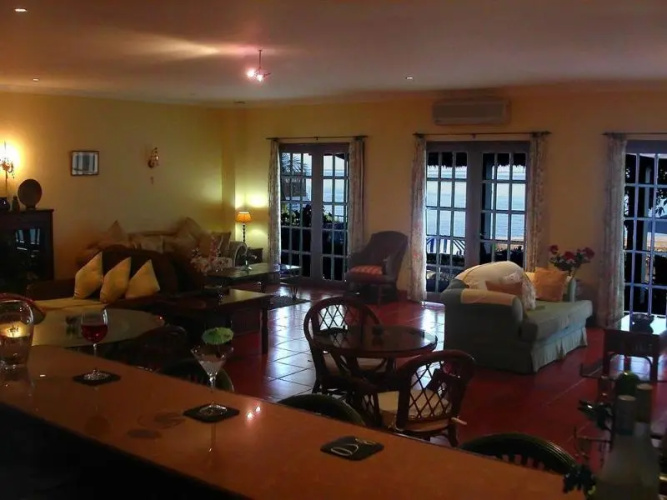 Las Flores Country Guest House And Restaurant