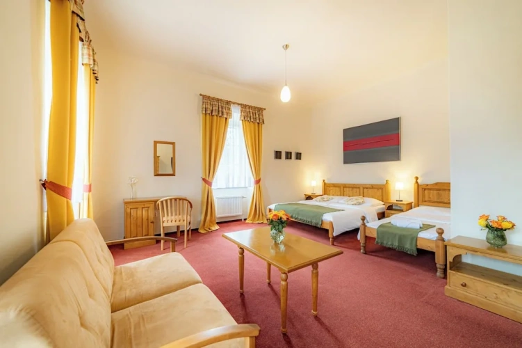 1 Bedroom Standard Triple room with garden view