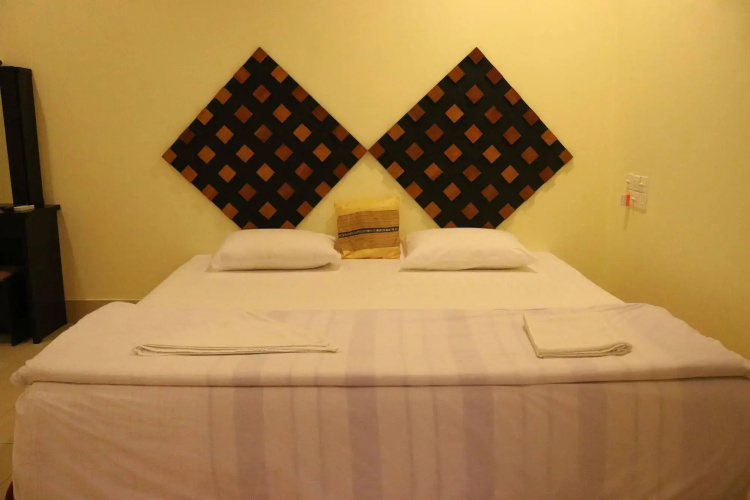 Ras Beach Inn