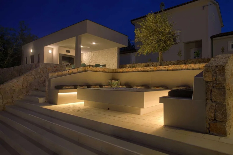 Villa Astrum With Heated Pool Jacuzzi and Sauna
